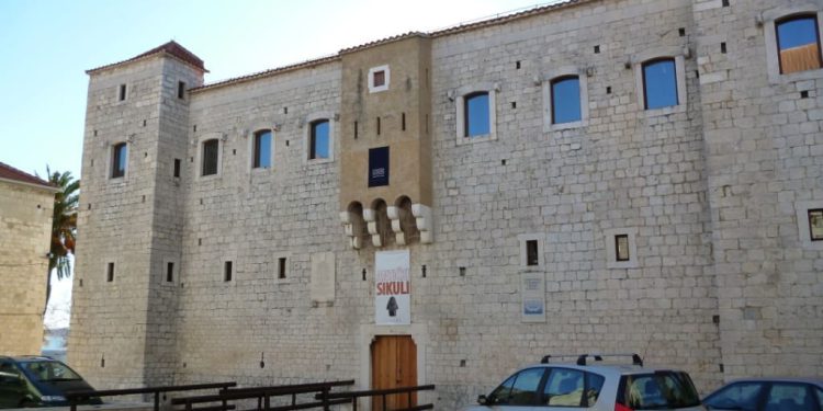 Fotografska izložba Gabrielea Romagnolija u Kaštel Lukšiću