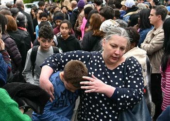 Francuska katolička srednja škola ubode lišće 1 mrtvo, 3 ozlijeđeno