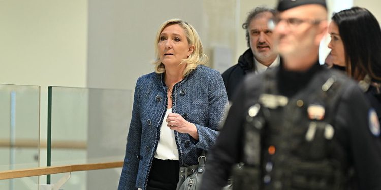 Francuska lansira novu sondu povezanu s suđenjem Le Pen – AFP – RT World News