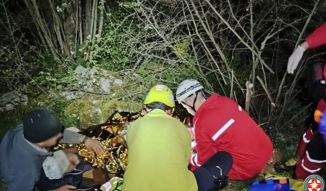 GSS ŠIROKI BRIJEG U AKCIJI 85-godišnjak otišao brati kuke, a završio s ozljedama