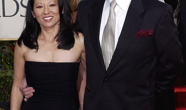 Gen Hackman i supruga Betsy Arakawa postavljena da se odmaraju u privatnom obiteljskom spomen -obilježju