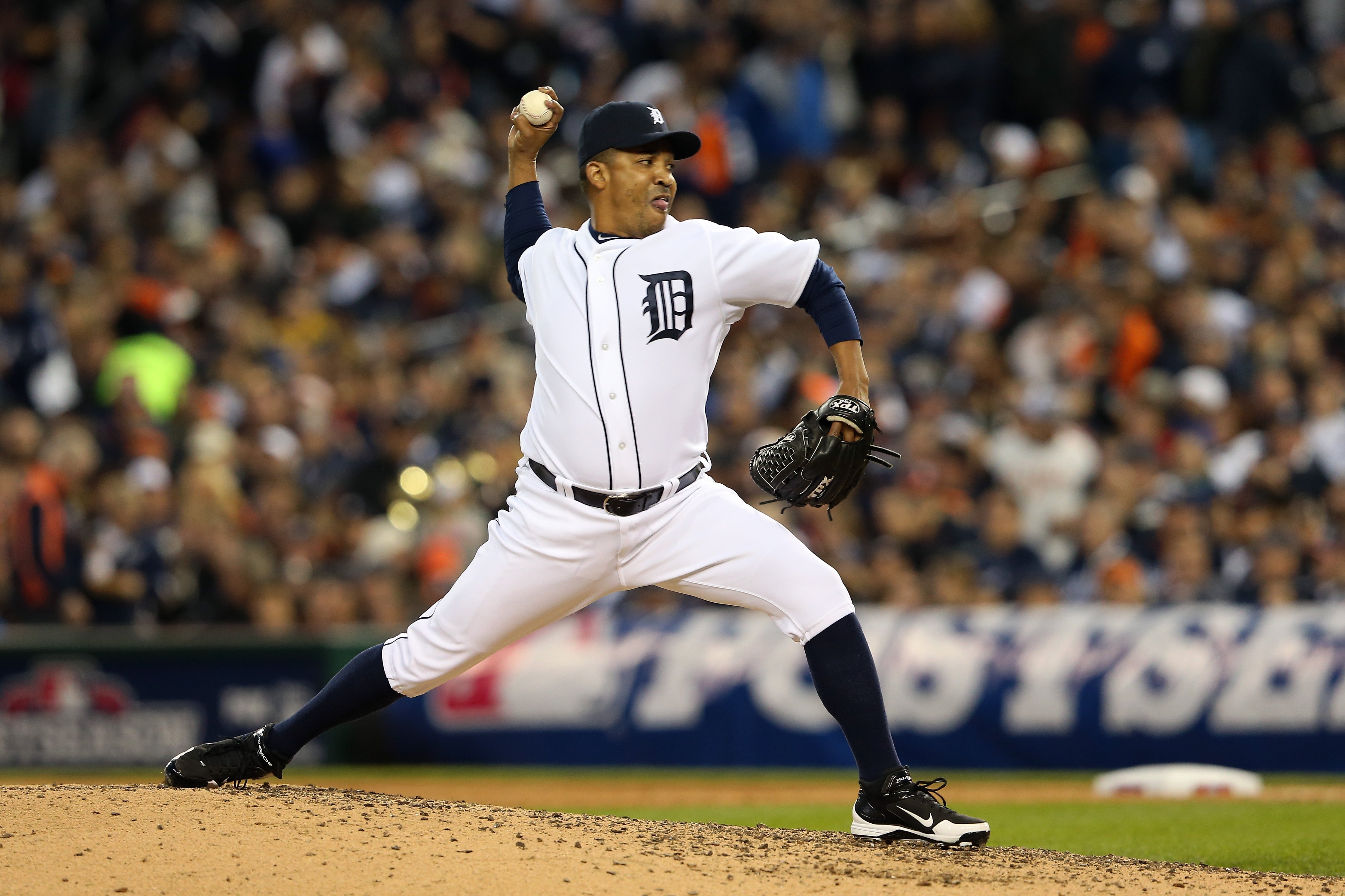 Boji se da će bivši bacač MLB -a Octavio Dotel biti među najmanje 27 ljudi koji su se u krovu srušili u noćnom klubu u glavnom gradu Dominikanske Republike