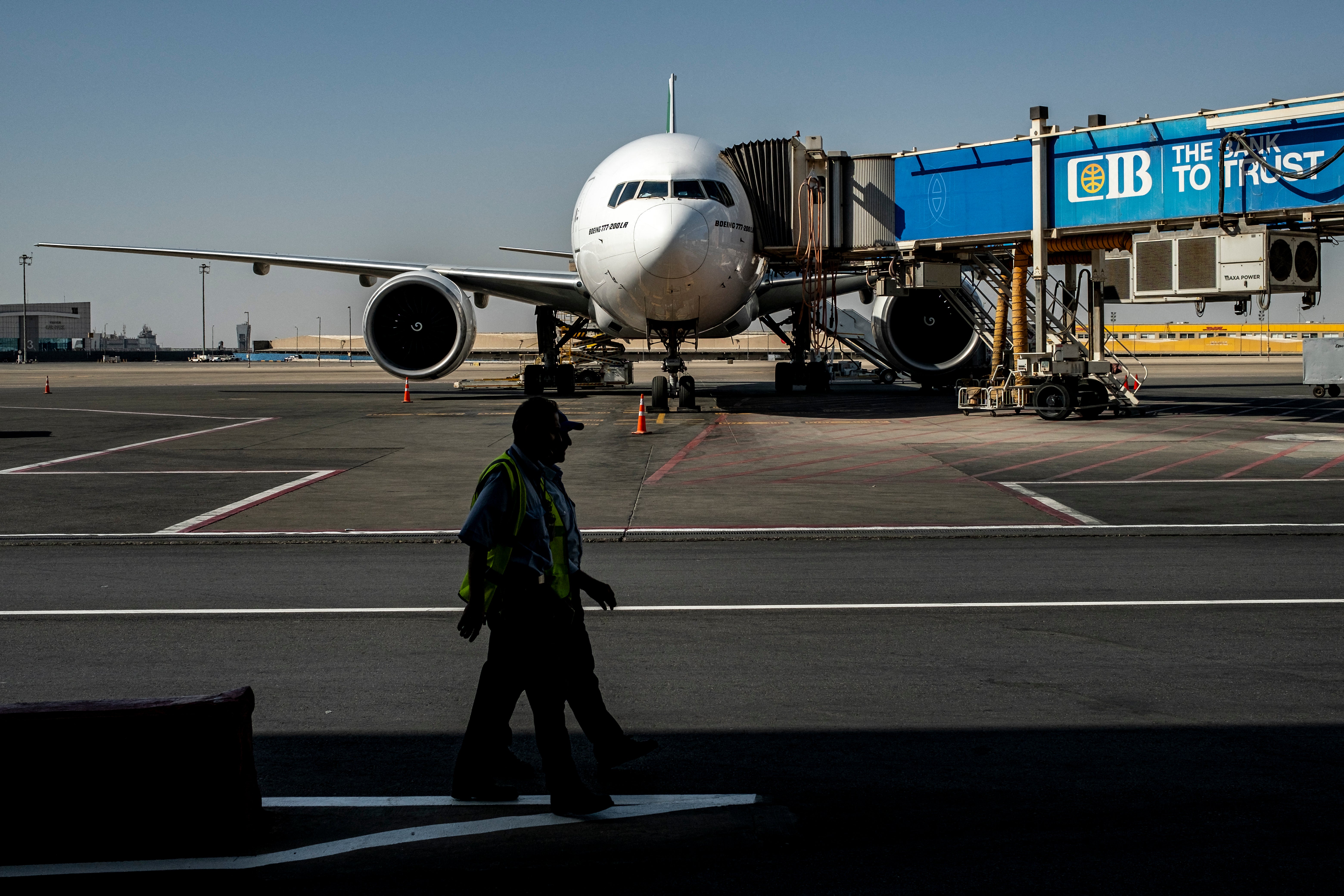 John Cannon srušio se na mlaznicu nakon svog prvog leta dana, navodi se u tužbi koju je podnio njegov sin