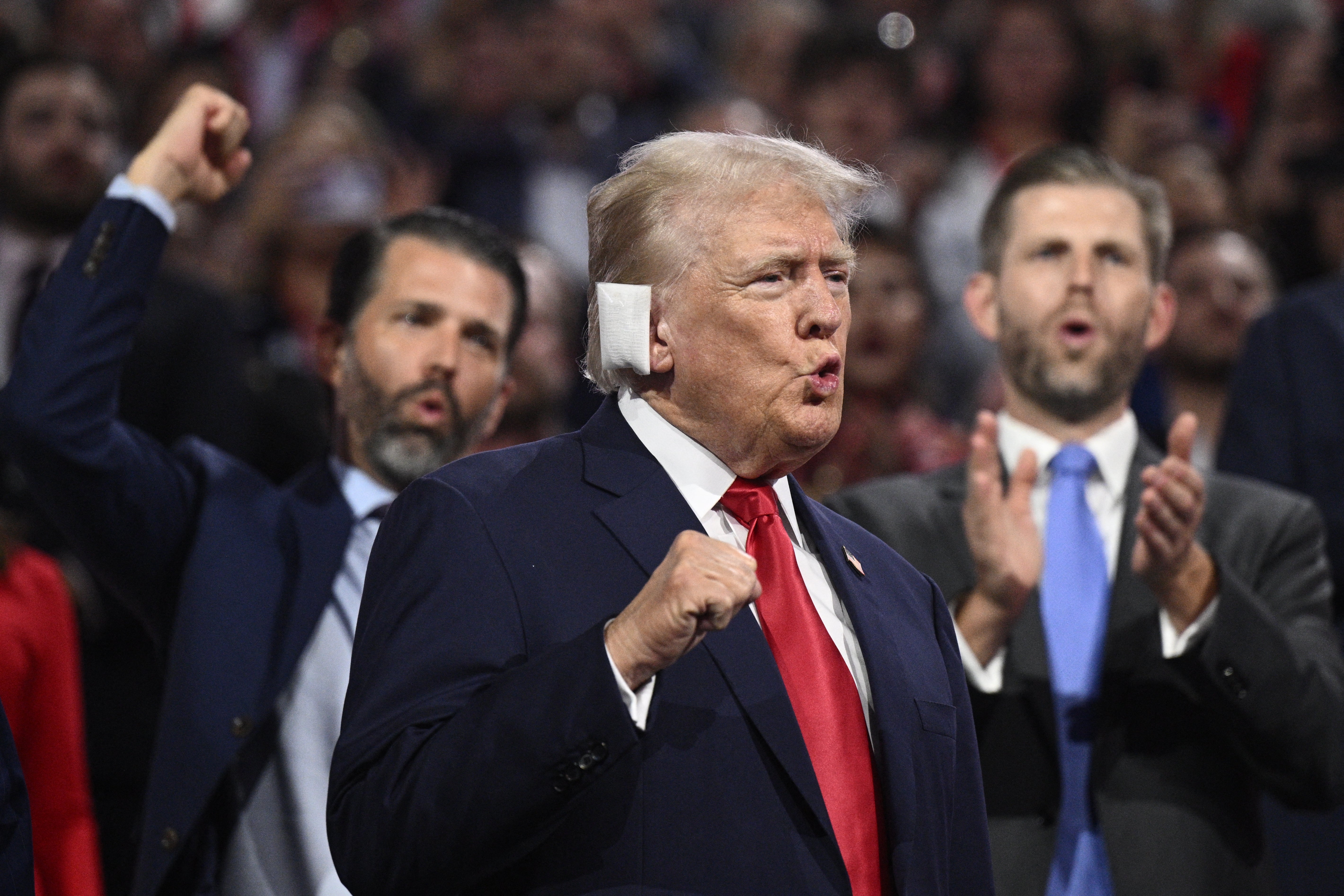 Desno uho Donalda Trumpa provalio je metak napadača prošlog srpnja tijekom mitinga kampanje u Pennsylvaniji
