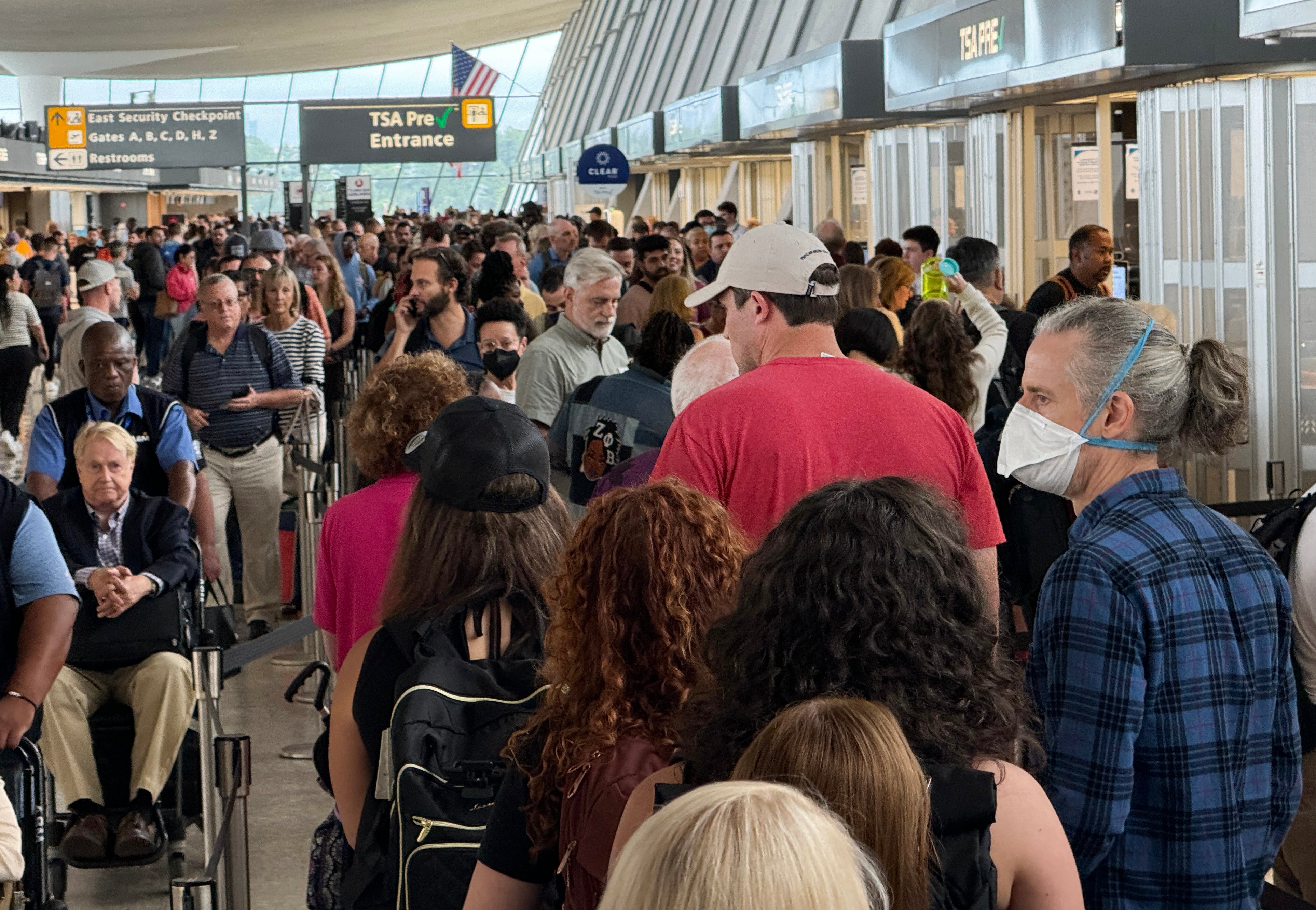 Cannonova obitelj kaže da je posada American Airlines očistila sve putnike na letu prije nego što su pozvali za pomoć
