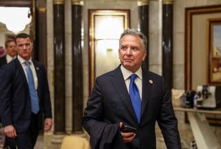 Američki izaslanik na Bliskom Istoku Steve Witkoff hoda na intervju nakon sudjelovanja u sastanku s američkim državnim tajnikom Marcom Rubio