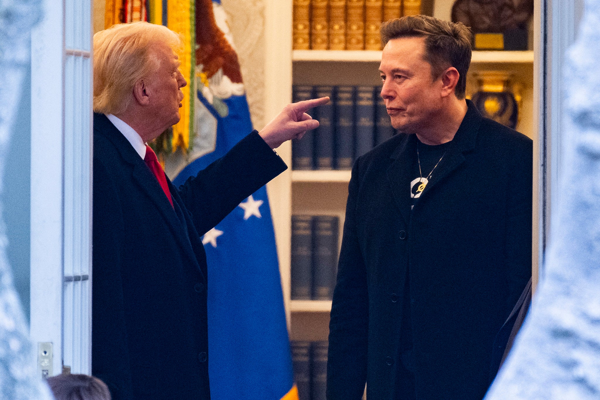 Musk je rekao da će napraviti korak unatrag od Bijele kuće i njegujući se u svoj električni bar nakon što je Teslina propadala prodaja. Ali šteta je učinjena, rekli su kampanja.