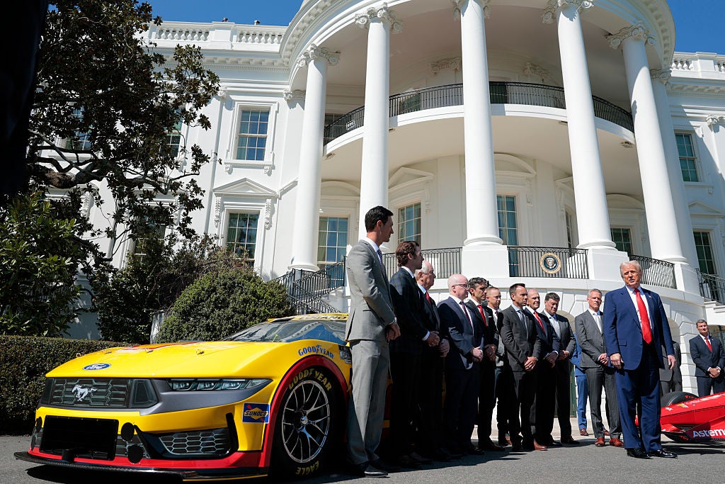 Donald Trump dao je Johnsonu potpuno povjerenje i podršku u primjedbi u srijedu na događaju Bijele kuće na kojem su sudjelovali vozači NASCAR -a