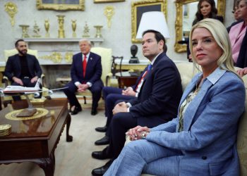 Glavni državni odvjetnik Pam Bondi Dodges postavlja pitanje je li Amerikanci u El Salvadoru legalno