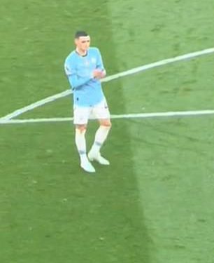 Gledajte: Phil Foden reagira na bolesne navijače Man Uniteda o svojoj majci s nizom sarkastičnih gesta tijekom Manchester Derbyja