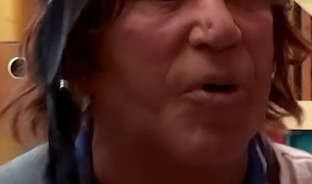 Gledajte šokantni trenutak Mickey Rourke uklonjen je iz slavne kuće Big Brother nakon što je eksplodirao na Chrisu Hughesu u opscenom prozračnom rantu