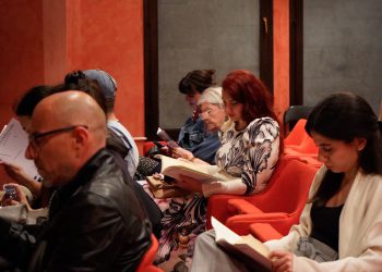 Gledalište GKM-a brzo se napunilo. Pogledajte tko je sve došao na predstavu Smrt u Dubrovniku