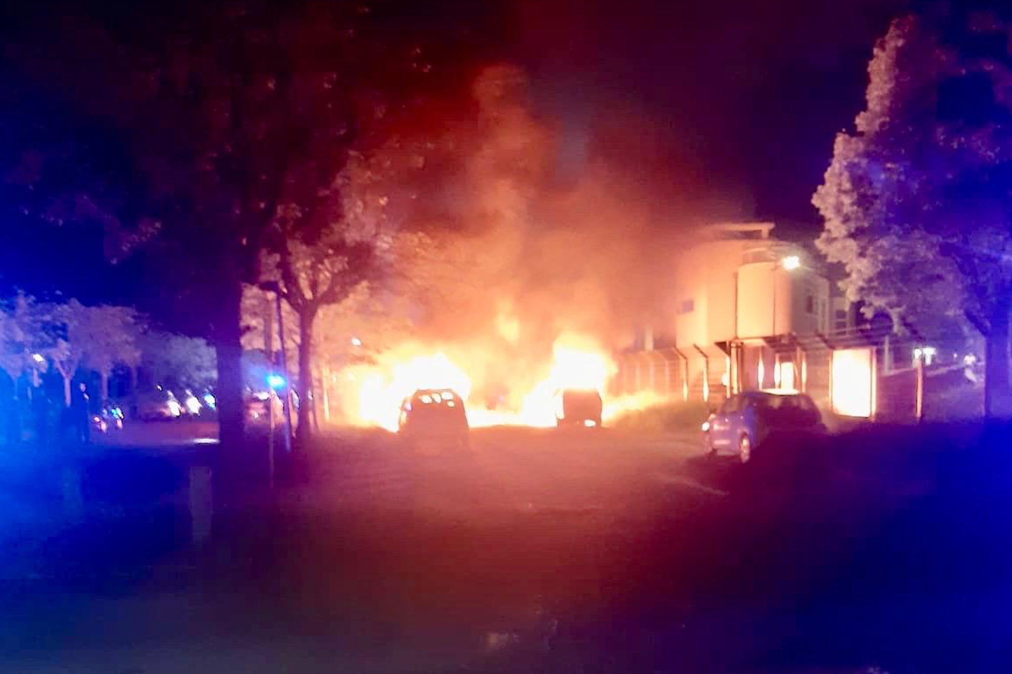 Automobili su izgorjeli na parkiralištu Francuske Nacionalne škole zatvora (ENPA) preko noći 13. travnja