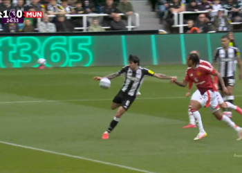 Golazo u letu protiv Uniteda!