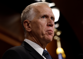 Govornikovo lobi: Senator pita: “Čije se grlo stisnem?”