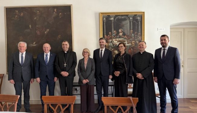 Gradonačelnik Franković i zamjenica Tepšić u uskrsnom posjetu biskupu Glasnoviću