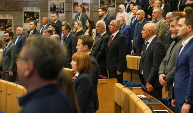 HDZ BiH srušio dnevni red, redovna sjednica prekinuta