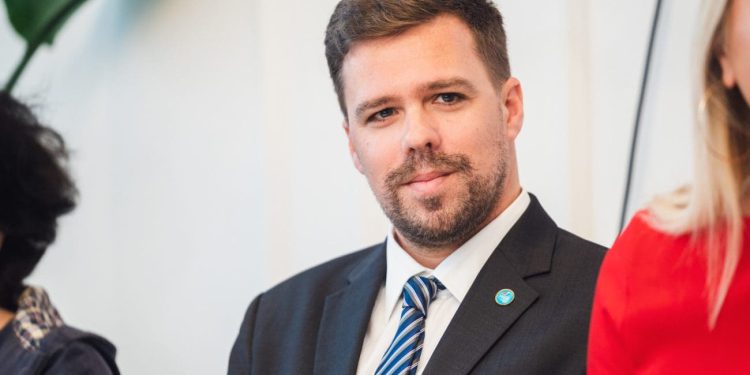 HDZ-ovi vijećnici napustili sjednicu, a Stanišić iz HGS-a se dobro narugao: “Kada će se uklanjati štandarac?”