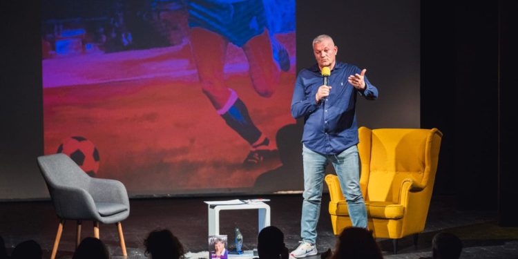 Hajdukova legenda citirala Jesenjina pred oduševljenom splitskom publikom: “Ivane, ti zabiješ gol 1981., a plješću ti još 2025. Mora da si bio poseban”