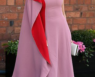 Helen Flanagan izrezuje glamuroznu figuru u ružičastoj haljini dok se pridružuje Leggy Ekin-Su Cülcüloğlu i pobjednica izdajnika Leanne Quigley vodeći dolazak zvijezda u Grand National u Aintree