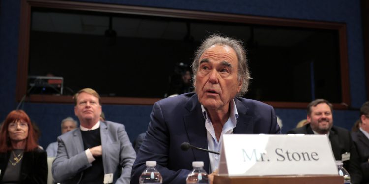 Hollywood Legenda Oliver Stone eksplodira ‘Russiagate laži’ – RT World News