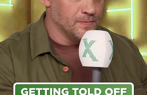 Hollywood zvijezda Tom Hardy žestoko brani mali velški grad dok se u vrlo kaotičnim radio intervju