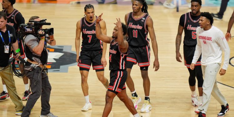 Houston se okuplja kako bi pobijedio Dukea 70-67 u Final Four-u i napredovao kako bi se suočio s Floridom za naslov NCAA