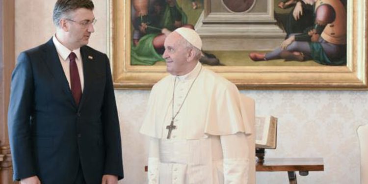 Hrvatski premijer među zadnjima vidio živog Papu: Poslao emotivnu poruku
