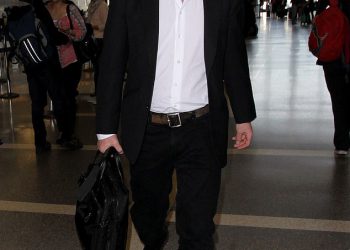 Hugh Grant otkriva ‘jezivi’ incident u zračnoj luci koji je vidio kako su njegova djeca ispitivana dok su putovala sa suprugom Anom Elisabet Eberstein