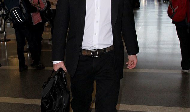 Hugh Grant otkriva ‘jezivi’ incident u zračnoj luci koji je vidio kako su njegova djeca ispitivana dok su putovala sa suprugom Anom Elisabet Eberstein