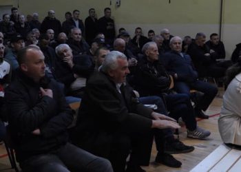 ‘IVANE, DOĐI MI SUTRA KUĆI’ Vatreno na javnoj raspravi u Rakitnom oko solarnog projekta u Poklečanima