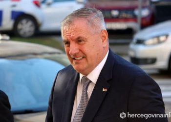 IZJAVE I OBJAVE Predsjednik Vlade RS vrijeđao kolege iz opozicije, a uputio je poruku i Schmidtu