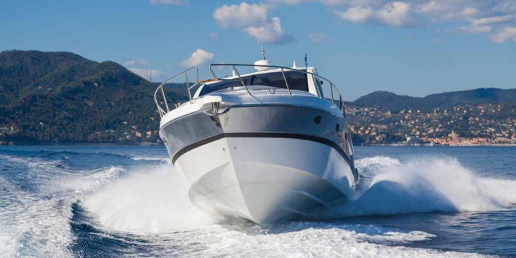 Ispaljivao vatromet na Rabu – raketom zapalio gliser Nijemca