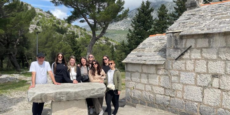 Izvanučionička nastava za studentice Filozofskog fakulteta u organizaciji Zvjezdanog sela Mosor