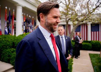JD Vance aplaudirao je Trumpovu tarifnu najavu iz vrta ruža – nakon što je godinama proveo nazvavši ih strašnom idejom
