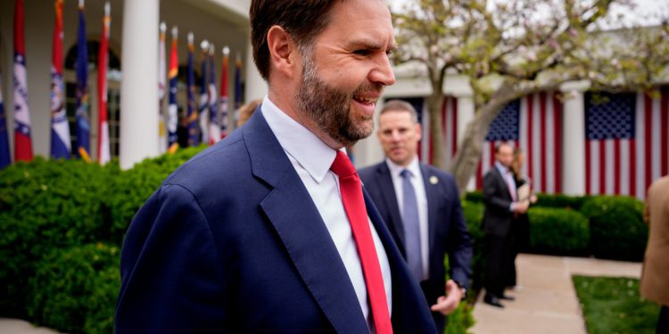 JD Vance aplaudirao je Trumpovu tarifnu najavu iz vrta ruža – nakon što je godinama proveo nazvavši ih strašnom idejom