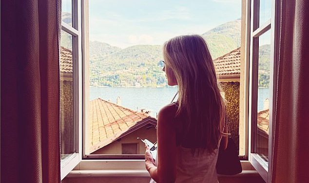 Jackie ‘o’ Henderson pokazuje svoj hotel od 2.769 dolara po noćenju u jezeru Como, dok gradnja kreće u njenom višemilijunskom dvorcu Sydney