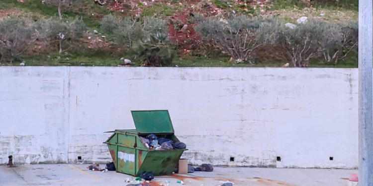 Jako je zapuštena i prljava