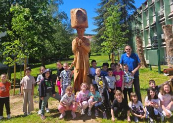 Jeleni „posjetili“ Osnovnu školu Marka Marulića na njen dan