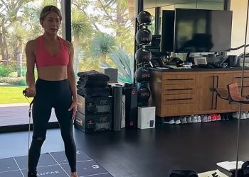 Jennifer Aniston otkriva nešto neobično u svom dvorcu od 21 milijuna dolara tijekom treninga … usred Pedra Pascala ‘Romance’