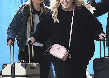 Jojo Siwa ostaje u suzama nakon što je stigla u LA i ponovno se ponovno ujedinila s mamom dok je prevladala emocije nakon ‘nevjerojatnih’ slavnih velikih brata – a Chris Hughes nije jedina stvar koja joj nedostaje