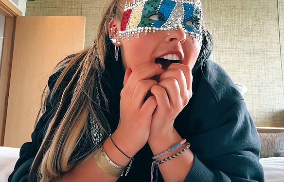 Jojo Siwa otkriva točno ono što se dogodilo tijekom raskida s Kath Ebbs, jer tvrdi da je njezina bivša tražila da im kupi let poslovnu klasu i optužuje ih da su razbili granice