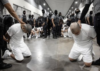 Još 10 ledenih deportiranih poslanih u El Salvador jer je naredba Vrhovnog suda pogrešno deportirala oca Marylanda da se vrate iz zatvora