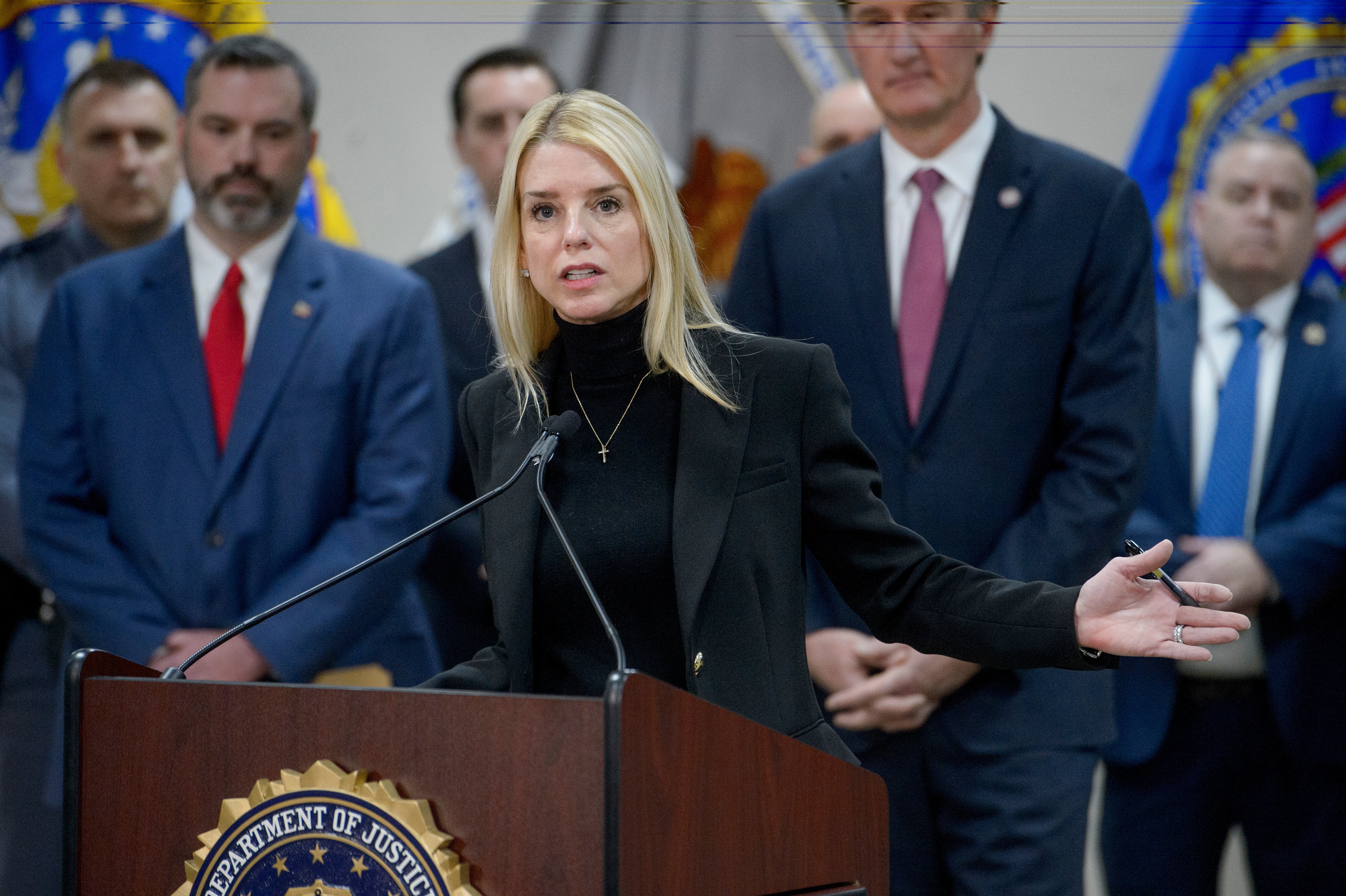 Generalni državni odvjetnik Pam Bondi govori o navodnom 24-godišnjem vođi MS-13, koji je 27. ožujka uhićen u operaciji Virginia Homeland Security Force u Dale Cityju u Virginiji