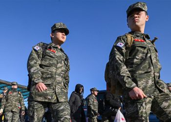 Južnokorejske trupe vatre Upozorenje snimki dok sjevernokorejski vojnici krše DMZ