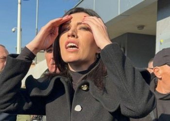 KRIJE DIPLOMU KAO ZMIJA NOGE Nitko ne zna koji je fakultet završila SNSD-ova Sanja Vulić