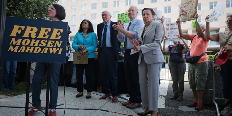 Kako demokrati pokušavaju pretvoriti Maginu strategiju ‘poplavi zonu’ protiv Trumpa