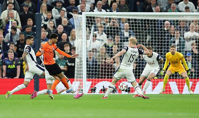 Kako se plamena Eintracht Frankfurt zvijezda Hugo Ekitike oporavio od ‘mentalne slabosti’ kako bi postao jedan od najzgodnijih mladih napadača u Europi – i koliko bi zaista mogao koštati Arsenal i Liverpool ovog ljeta, piše James Sharpe