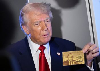 Kako se tržišta rapaju, Trump je za bogate imigrante iznosio zlatnu kartu od 5 milijuna dolara (s licem)