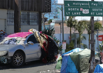 Kalifornijski demokrat gura Billa da pusti djecu beskućnika da žive u svojim vozilima